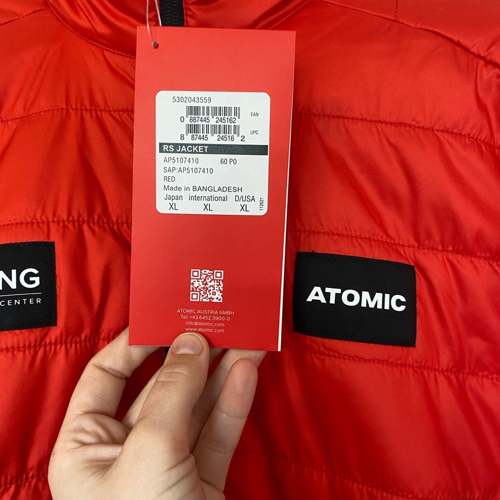 Atomic thin puffer coat